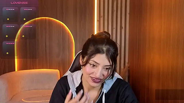 Lia queen tx online show from 5, 5, 2026