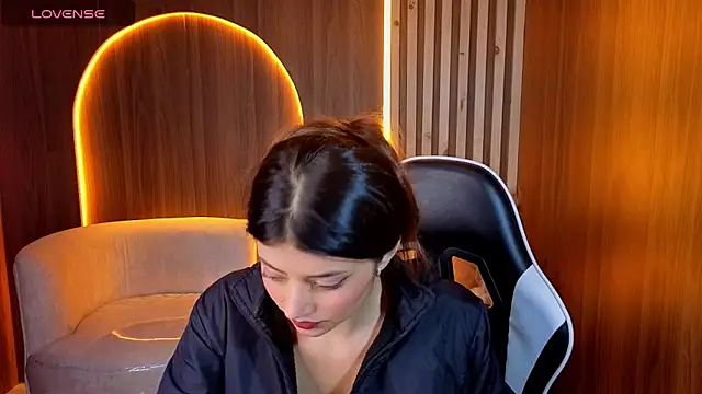 Lia queen tx online show from 28, 5, 2026