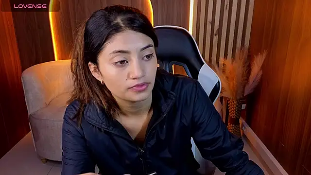 Lia queen tx online show from 5, 6, 2026