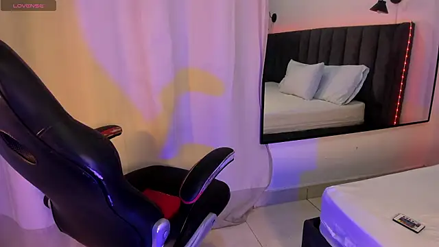 Snapshot of selena__smith1 chatting on 22, 3, 2026 selena smith1 online show from 22, 3, 2026