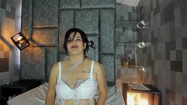 ivannia Lawrence online show from 21, 3, 2026