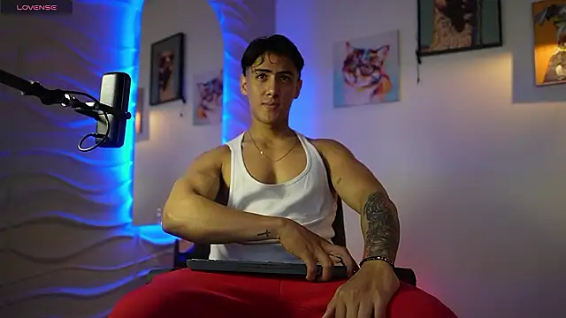 Snapshot of Tayler_Cross_ chatting on 15, 3, 2026 Tayler Cross online show from 15, 3, 2026