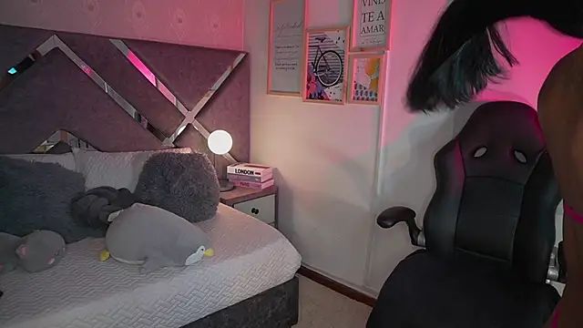 Naomi-Gray online show from 8, 6, 2026