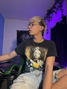 Snapshot of alejito_jeje chatting on 13, 3, 2026 alejito jeje online show from 13, 3, 2026