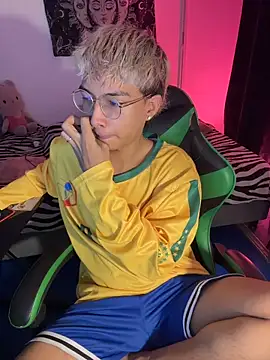 Snapshot of alejito_jeje chatting on 22, 3, 2026 alejito jeje online show from 22, 3, 2026