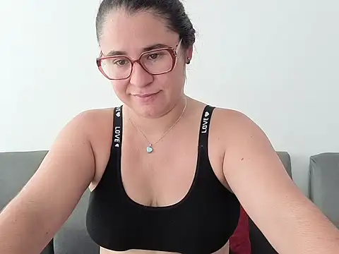 Snapshot of estrellajunior chatting on 8, 5, 2026 estrellajunior online show from 8, 5, 2026