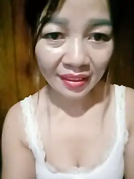 Yiyi102300 online show from 28, 5, 2026