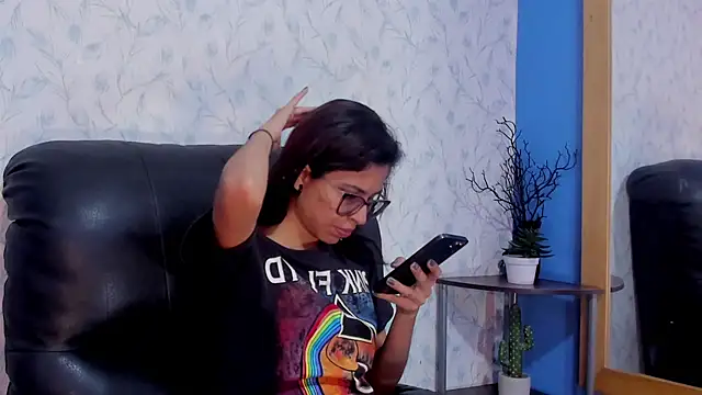 Emily Lopera online show from 3, 7, 2026