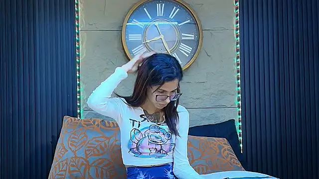 Emily Lopera online show from 10, 7, 2026
