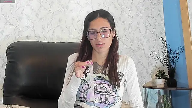 Emily Lopera online show from 23, 7, 2026