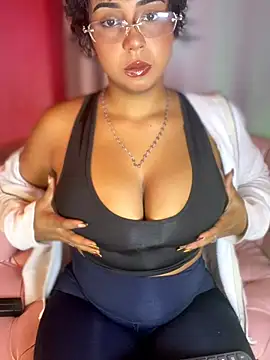 Snapshot of SamaraDesire chatting on 17, 5, 2026 SamaraDesire online show from 17, 5, 2026