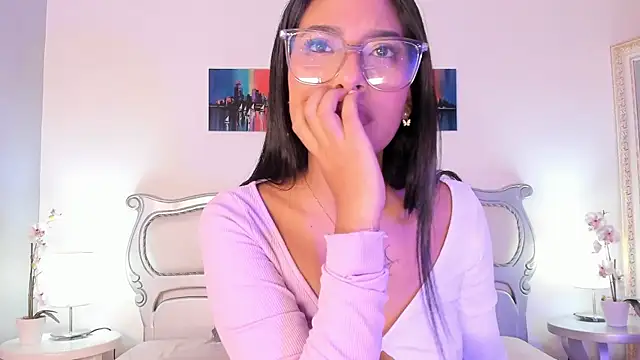 TaraFiore  online show from 10, 4, 2026