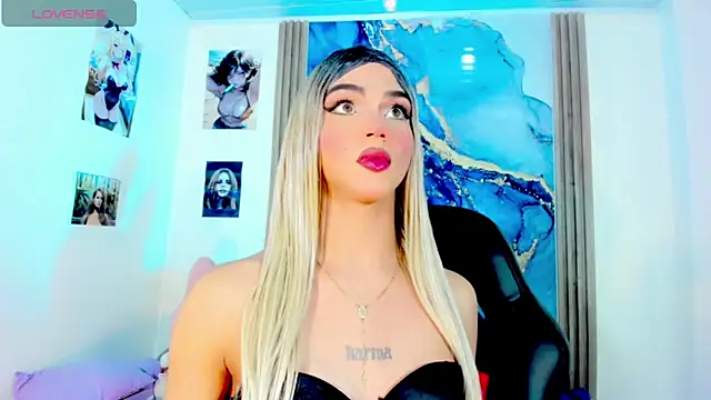 Snapshot of blonde_queen- chatting on 14, 4, 2026 blonde queen- online show from 14, 4, 2026