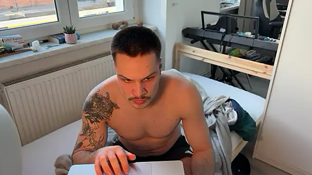 rommmika online show from 8, 4, 2026