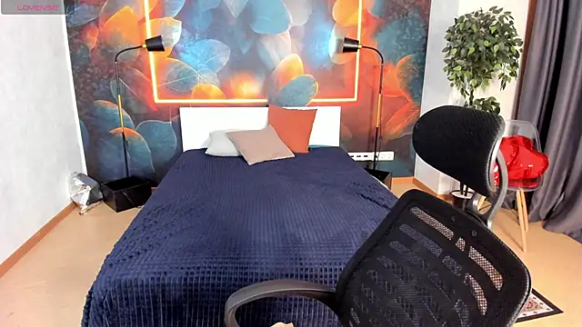 Shiny Liss online show from 7, 6, 2026