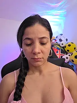 Snapshot of miaeyex chatting on 1, 7, 2026 miaeyex online show from 1, 7, 2026