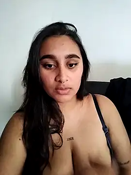 Mia skyy18 online show from 27, 3, 2026