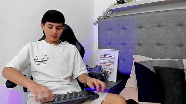 Snapshot of Andrew_restrepoo chatting on 19, 3, 2026 Andrew restrepoo online show from 19, 3, 2026