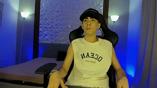 Snapshot of Michaell_twinkk_ chatting on 17, 3, 2026 Michaell twinkk online show from 17, 3, 2026