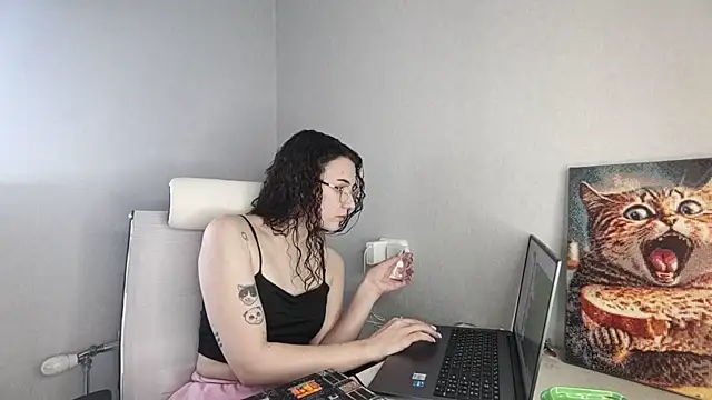 Snapshot of LaritaTocchio chatting on 18, 3, 2026 LaritaTocchio online show from 18, 3, 2026