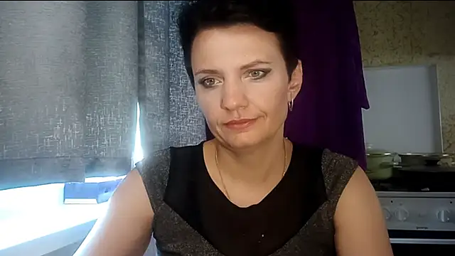 HotMamaQueen234 online show from 27, 7, 2026