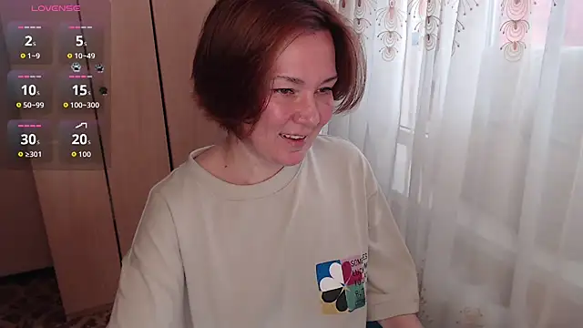 Julia Vagrik online show from 8, 5, 2026