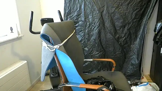 latexslaveboy online show from 15, 6, 2026
