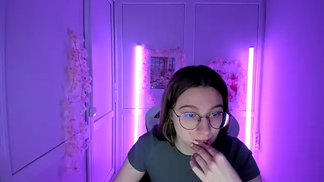 Mia kristal online show from 9, 5, 2026