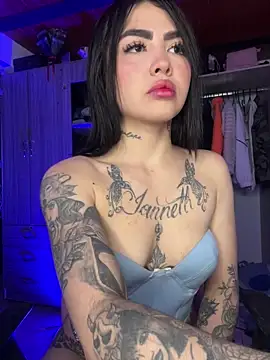 Snapshot of MiaHouston_23 chatting on 6, 4, 2026 MiaHouston 23 online show from 6, 4, 2026