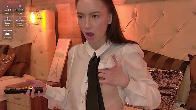 Snapshot of MonaHicks chatting on 17, 3, 2026 MonaHicks online show from 17, 3, 2026