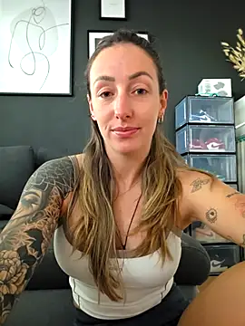 NicoleKaiser online show from 8, 4, 2026