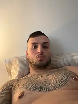 Snapshot of Roosen_1998 chatting on 17, 3, 2026 Roosen 1998 online show from 17, 3, 2026