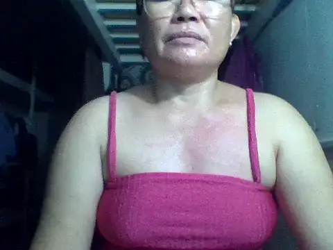Snapshot of Singlemom_of2 chatting on 8, 5, 2026 Singlemom of2 online show from 8, 5, 2026