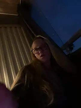 LizzieZ1975 online show from 25, 6, 2026