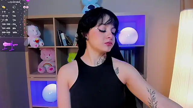 Snapshot of _EmilyRouge_ chatting on 4, 7, 2026 EmilyRouge online show from 4, 7, 2026