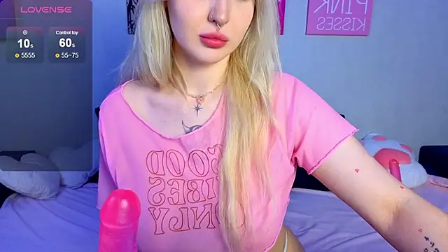 Snapshot of BlondieSummer chatting on 28, 6, 2026 BlondieSummer online show from 28, 6, 2026