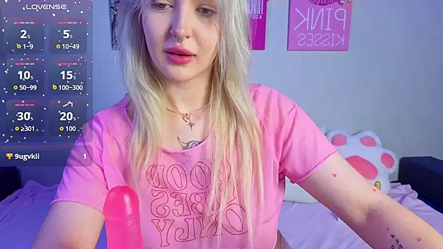 Snapshot of BlondieSummer chatting on 7, 7, 2026 BlondieSummer online show from 7, 7, 2026
