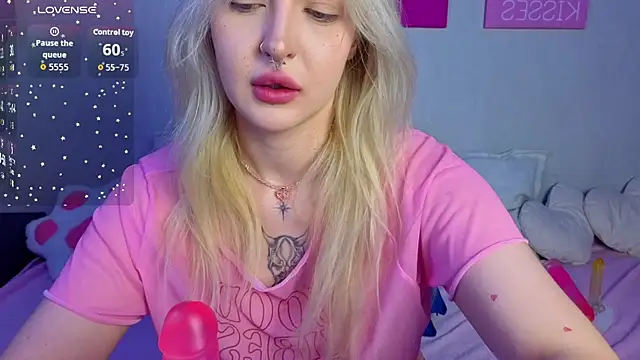 Snapshot of BlondieSummer chatting on 14, 7, 2026 BlondieSummer online show from 14, 7, 2026