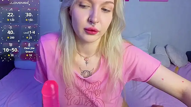 Snapshot of BlondieSummer chatting on 16, 7, 2026 BlondieSummer online show from 16, 7, 2026
