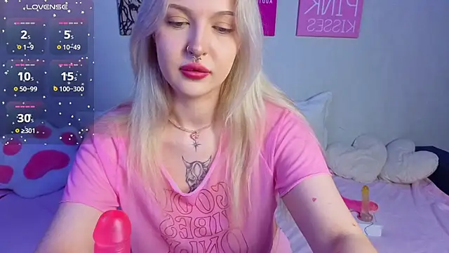 Snapshot of BlondieSummer chatting on 23, 7, 2026 BlondieSummer online show from 23, 7, 2026