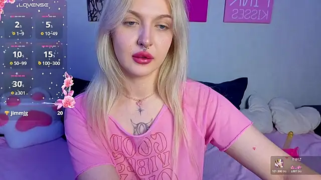 Snapshot of BlondieSummer chatting on 28, 7, 2026 BlondieSummer online show from 28, 7, 2026
