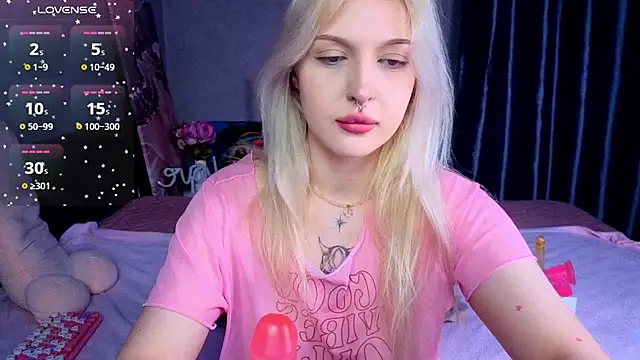Snapshot of BlondieSummer chatting on 29, 7, 2026 BlondieSummer online show from 29, 7, 2026