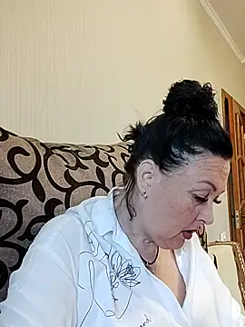 Snapshot of HelgaDennis chatting on 5, 7, 2026 HelgaDennis online show from 5, 7, 2026