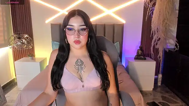 CharlotteWilliamss  online show from 21, 3, 2026