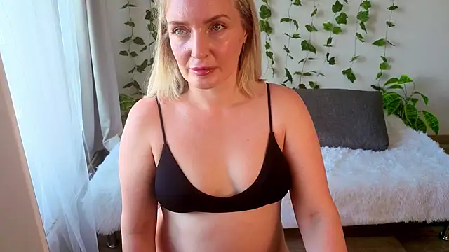MonikFoxi online show from 19, 6, 2026