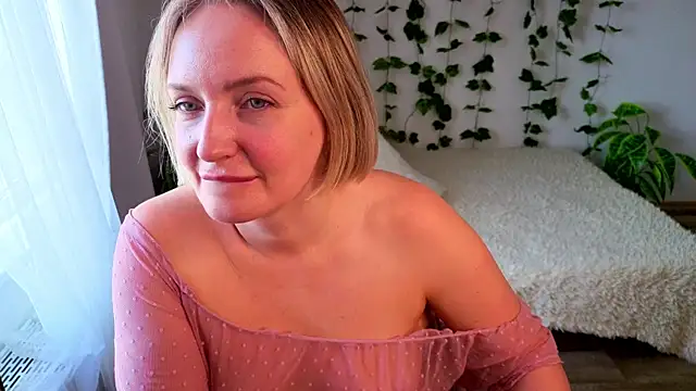 MonikFoxi online show from 4, 7, 2026