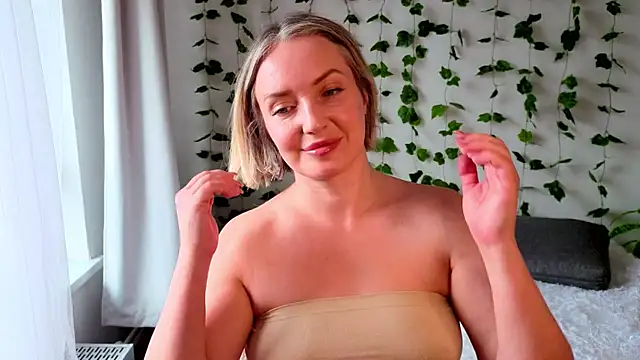 MonikFoxi online show from 10, 7, 2026