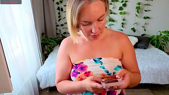 MonikFoxi online show from 25, 7, 2026