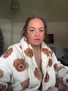 Snapshot of PrettyLittleCee chatting on 26, 3, 2026 PrettyLittleCee online show from 26, 3, 2026