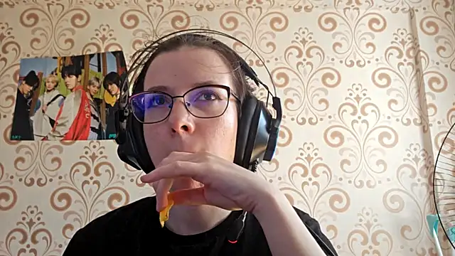 IsaSantella online show from 3, 8, 2026